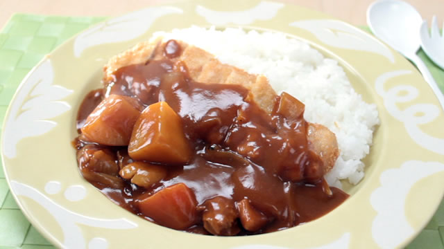 はなわさんの「家族に大人気！ はなわ家特製チキンとカツのカレー」