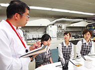 色んな人の意見を聞いて商品を作り上げる