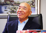 代表取締役社長　村岡寛さん