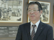 営業推進部　部長　青木雅一さんの写真です