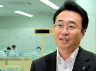 箕面支店・日比野支店長の写真です