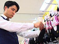 岡本株式会社の営業担当・山野晃裕さん