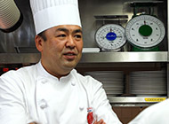 メニューの企画開発を統括する　店舗課・平田二郎さん