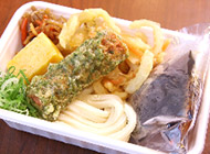柔軟な発想と創意工夫で完成した「うどん弁当」
