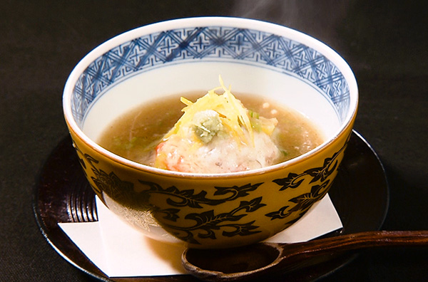 赤飯とろろ蒸し　みぞれ餡かけ