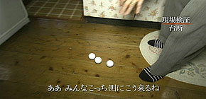 画像：バケツのお風呂に入る家