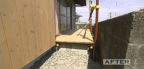 画像：バケツのお風呂に入る家