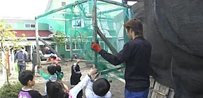 画像：泥まみれの保育園