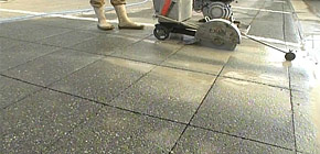 画像：泥まみれの保育園