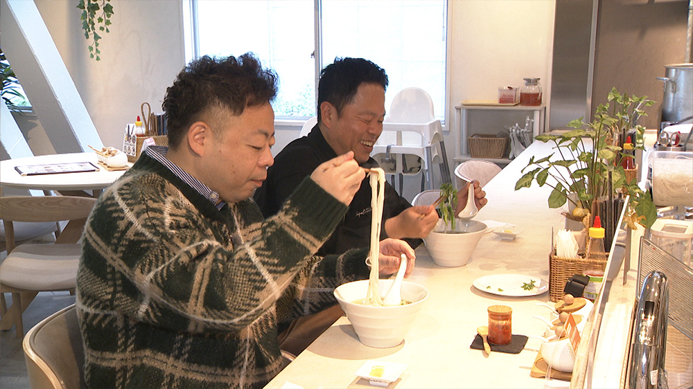写真：名言探しの様子