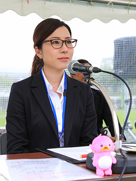 乾麻梨子アナ
