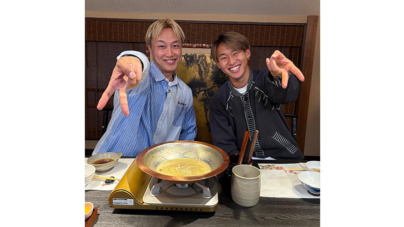 サッカー応援するよ ～お見送り芸人しんいちのボールと奏でる出会い旅