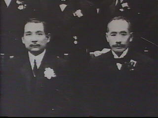 孫文（左）、呉錦堂(右）