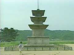 三層石塔（感恩寺址）