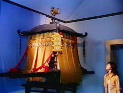 塵地螺鈿金銅装神輿（国宝）