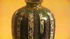 藤草花文花瓶