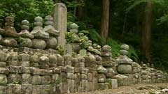 北条仲時主従供養墓碑