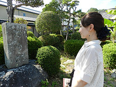 竹内街道 画像：松尾芭蕉を記念して建てられた句碑