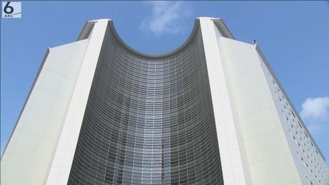 大阪・関西万博警戒警備の警察官が警察車両内で拳銃を収納する際に誤発射　けが人なし