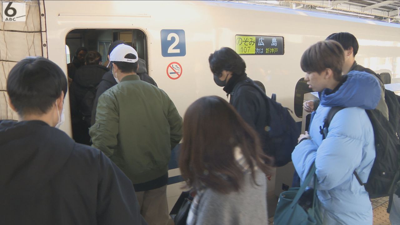 帰省ラッシュがピーク 新幹線のJR新大阪駅も混雑 年末年始「のぞみ