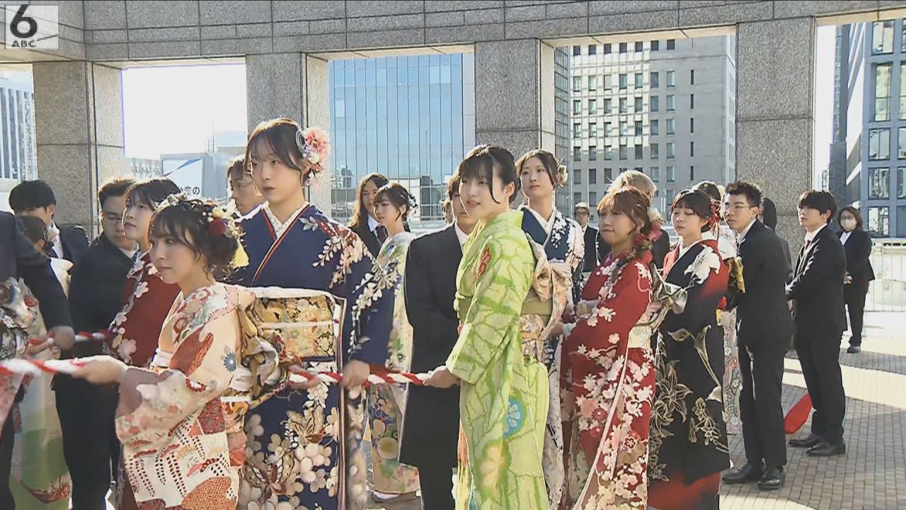 成人の日 大阪市役所で打ち鳴らす２０回の「みおつくしの鐘」 二十歳の若者が未来への希望願う